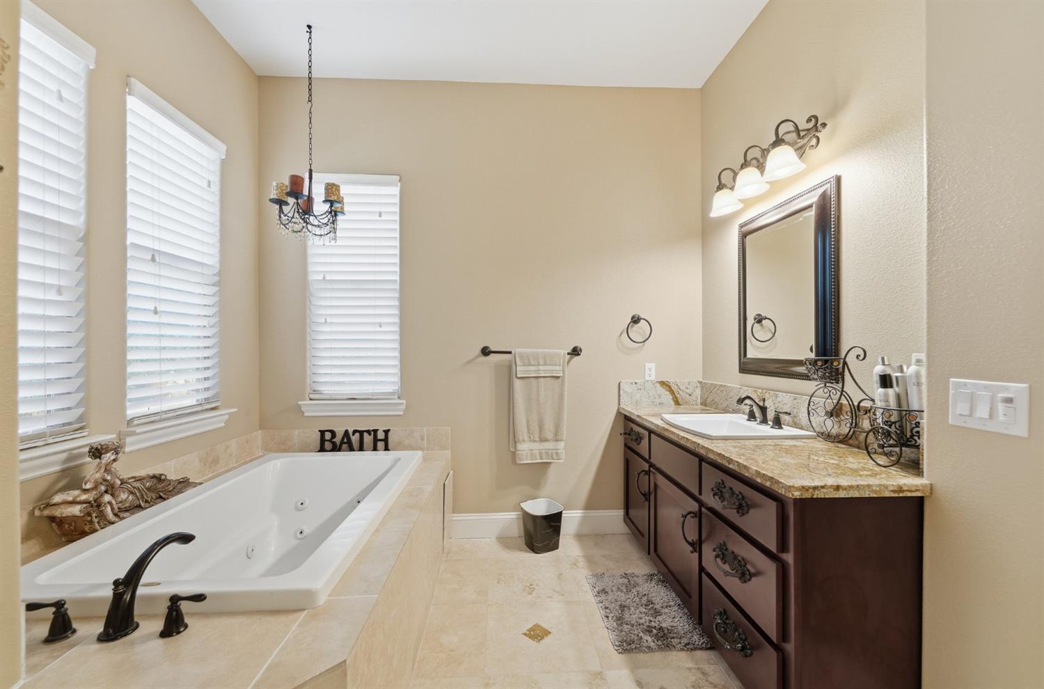 10717 Goldsborough Cir, Oakdale, CA 95361