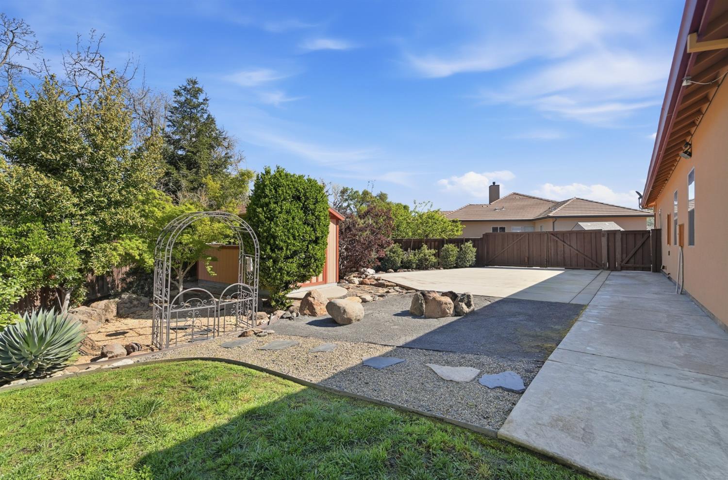 10717 Goldsborough Cir, Oakdale, CA 95361