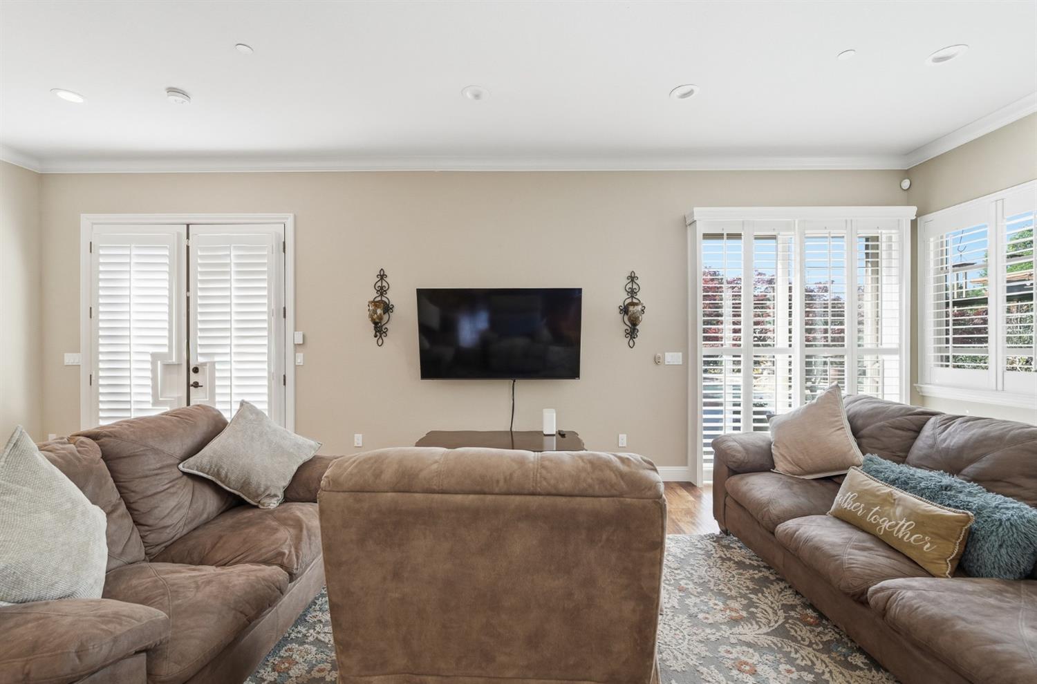 10717 Goldsborough Cir, Oakdale, CA 95361