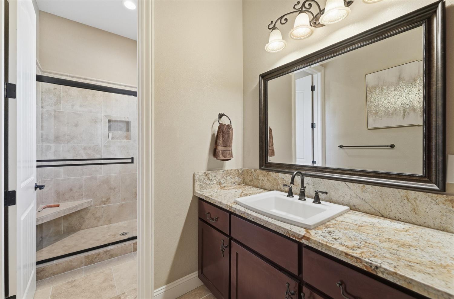 10717 Goldsborough Cir, Oakdale, CA 95361