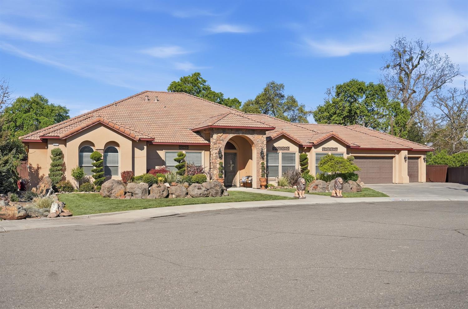 10717 Goldsborough Cir, Oakdale, CA 95361