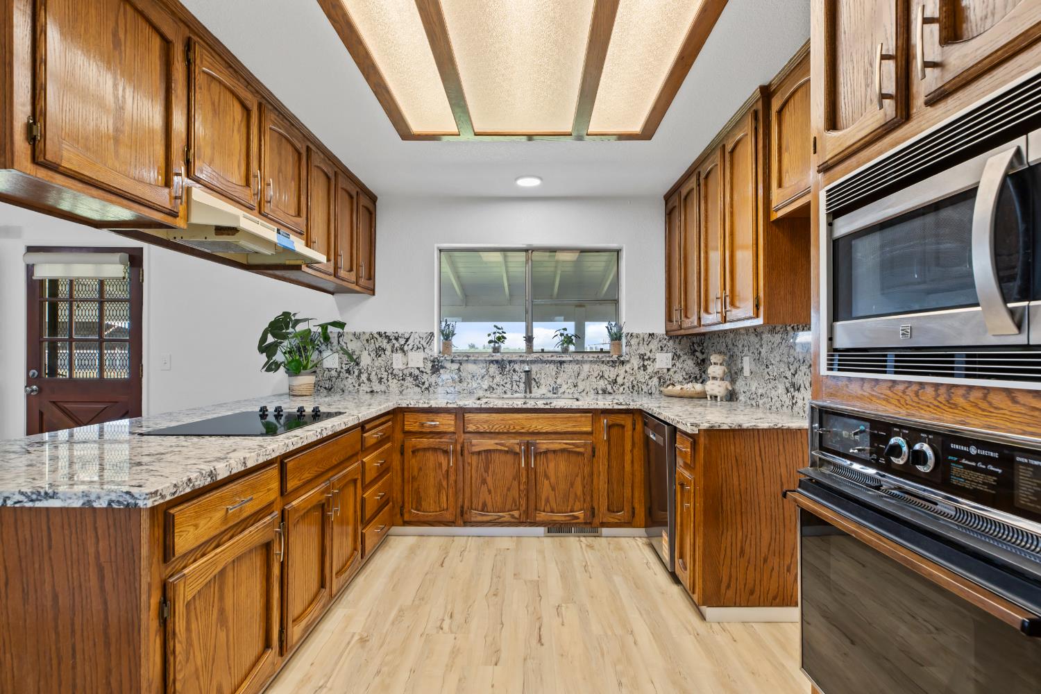 10680 Cleveland Ave, Oakdale, CA 95361