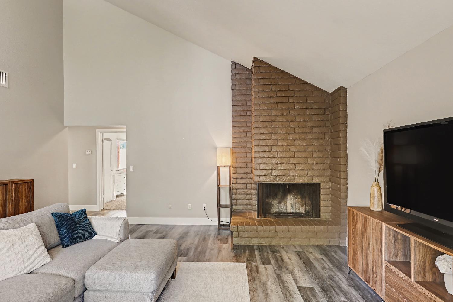 1804 Laurel Oak Dr, Modesto, CA 95354