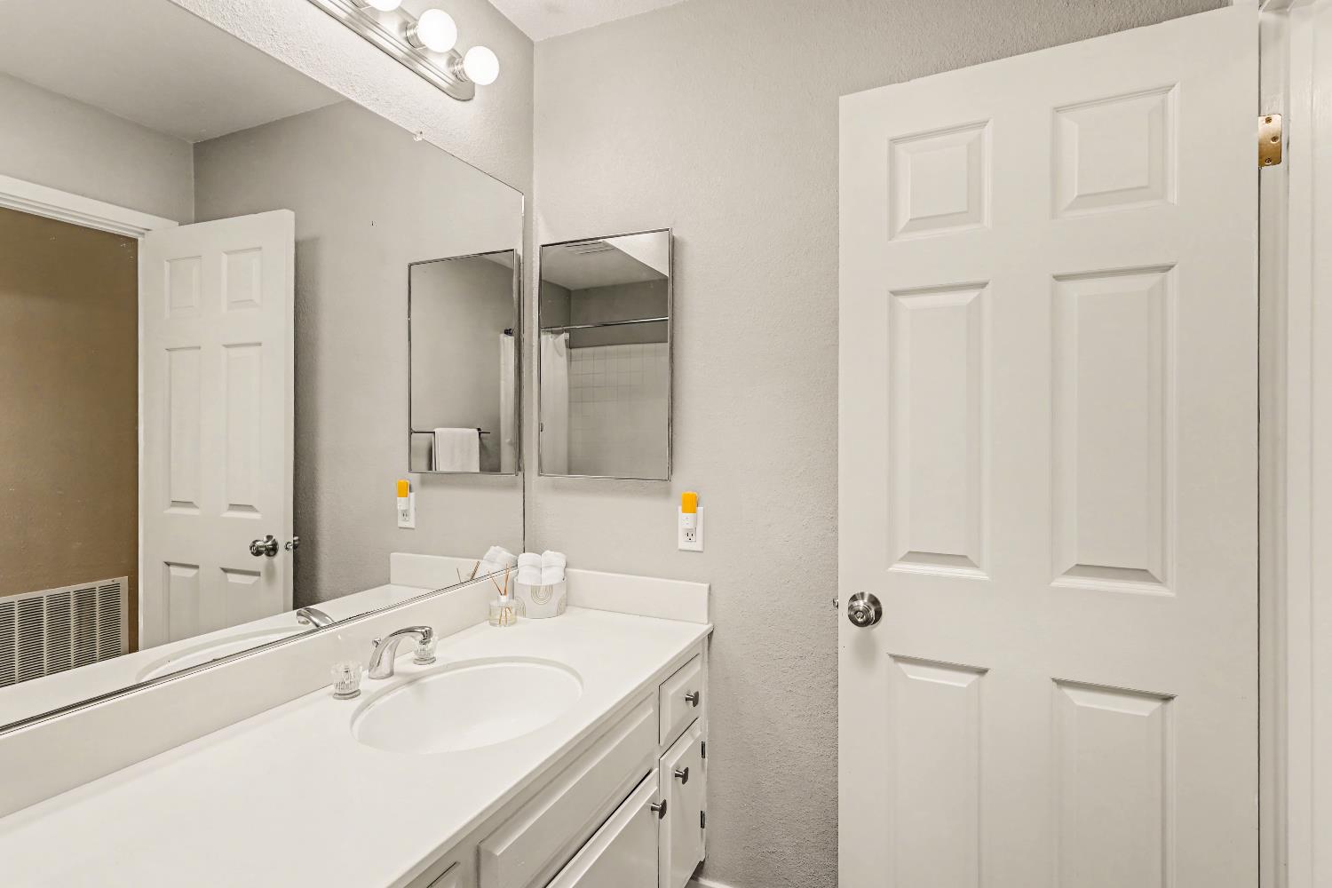 1804 Laurel Oak Dr, Modesto, CA 95354