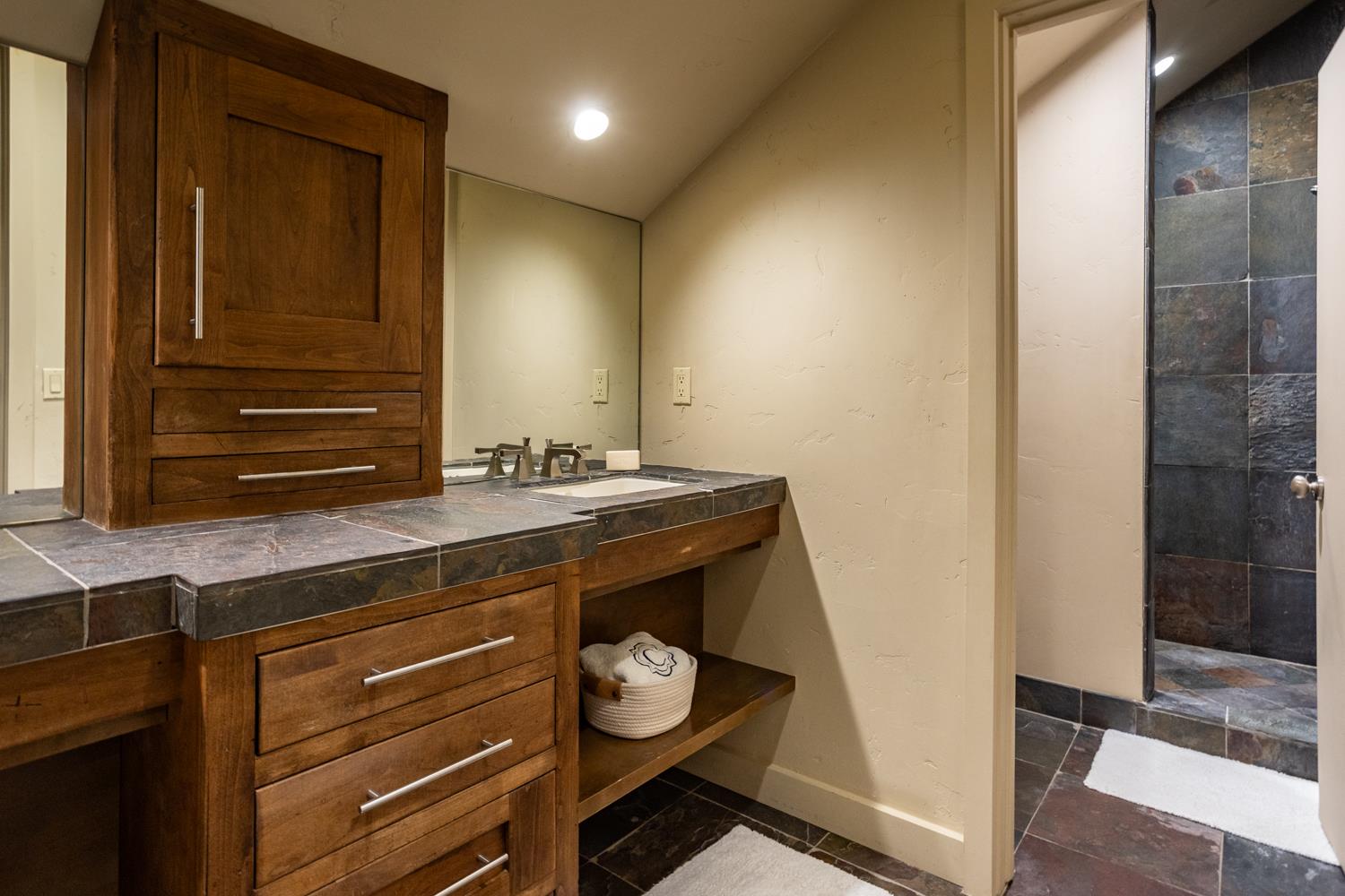 11790 Hidden Glen Ct, Oakdale, CA 95361