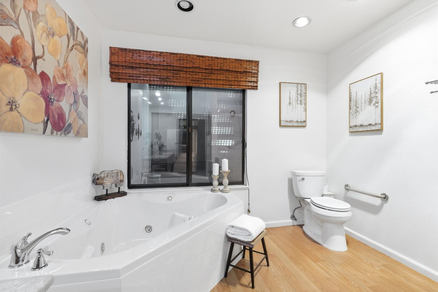 1833 Edgebrook Dr #A, Modesto, CA 95354