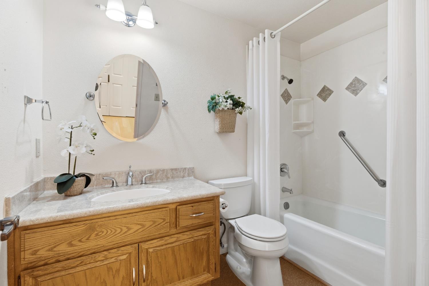 1833 Edgebrook Dr #A, Modesto, CA 95354