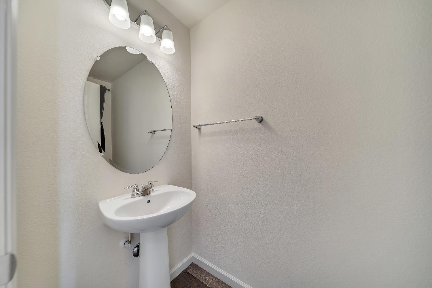 815 Starke Dr, Ceres, CA 95307