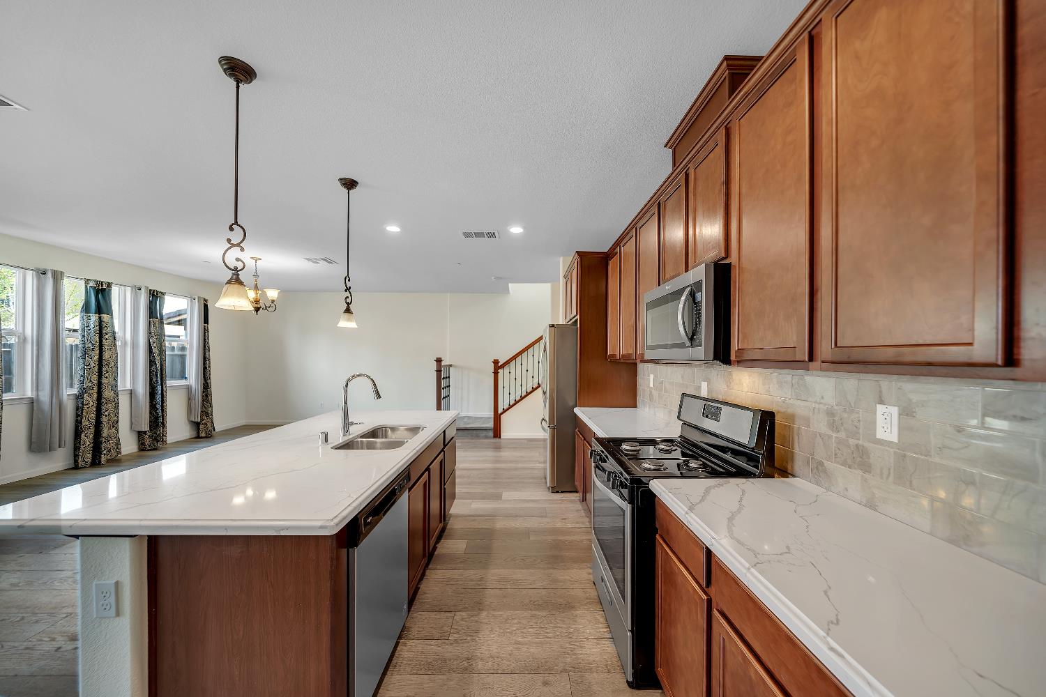 815 Starke Dr, Ceres, CA 95307