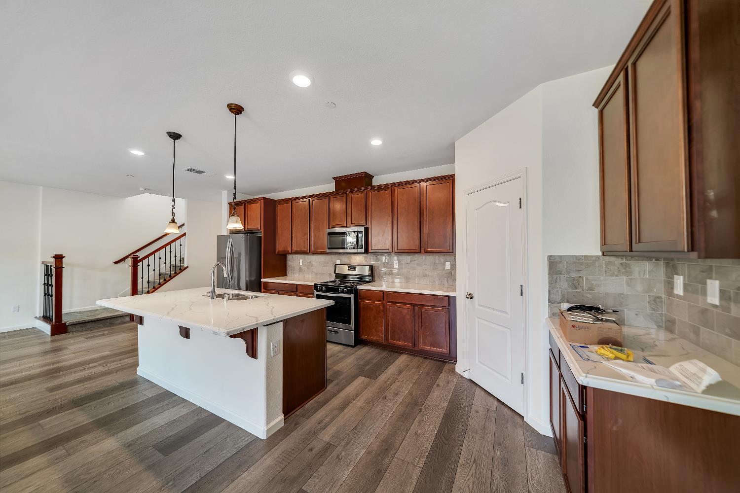 815 Starke Dr, Ceres, CA 95307