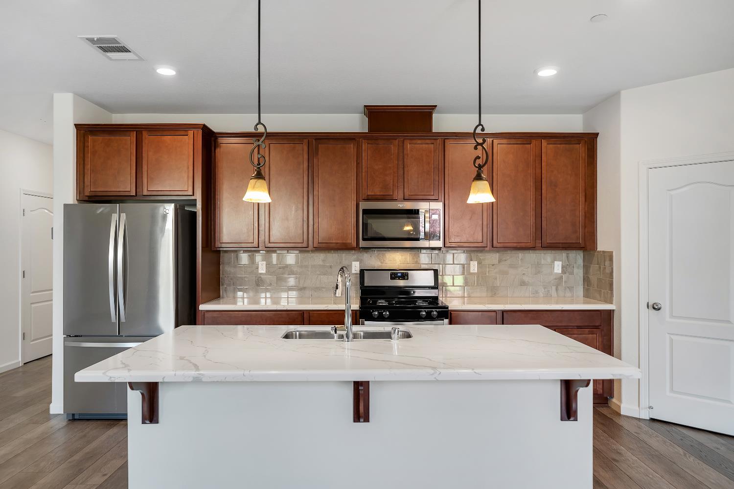 815 Starke Dr, Ceres, CA 95307