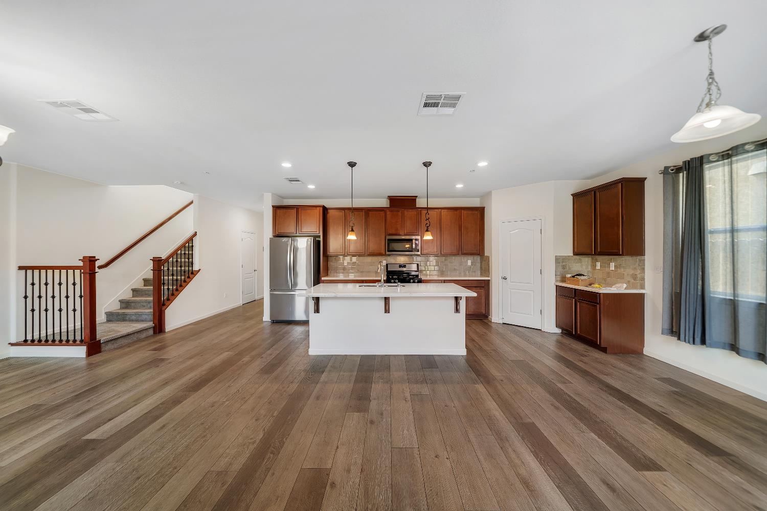 815 Starke Dr, Ceres, CA 95307