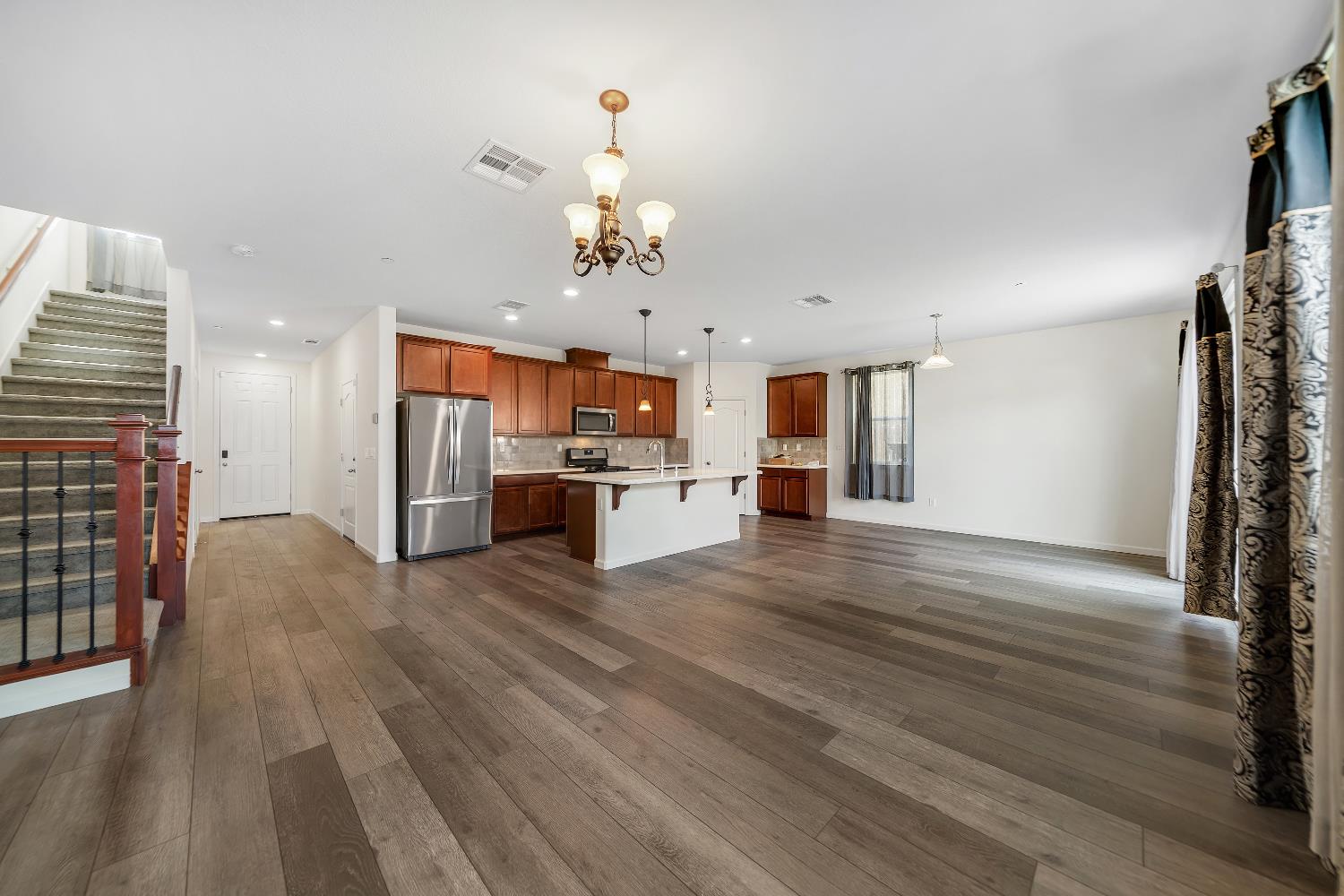 815 Starke Dr, Ceres, CA 95307