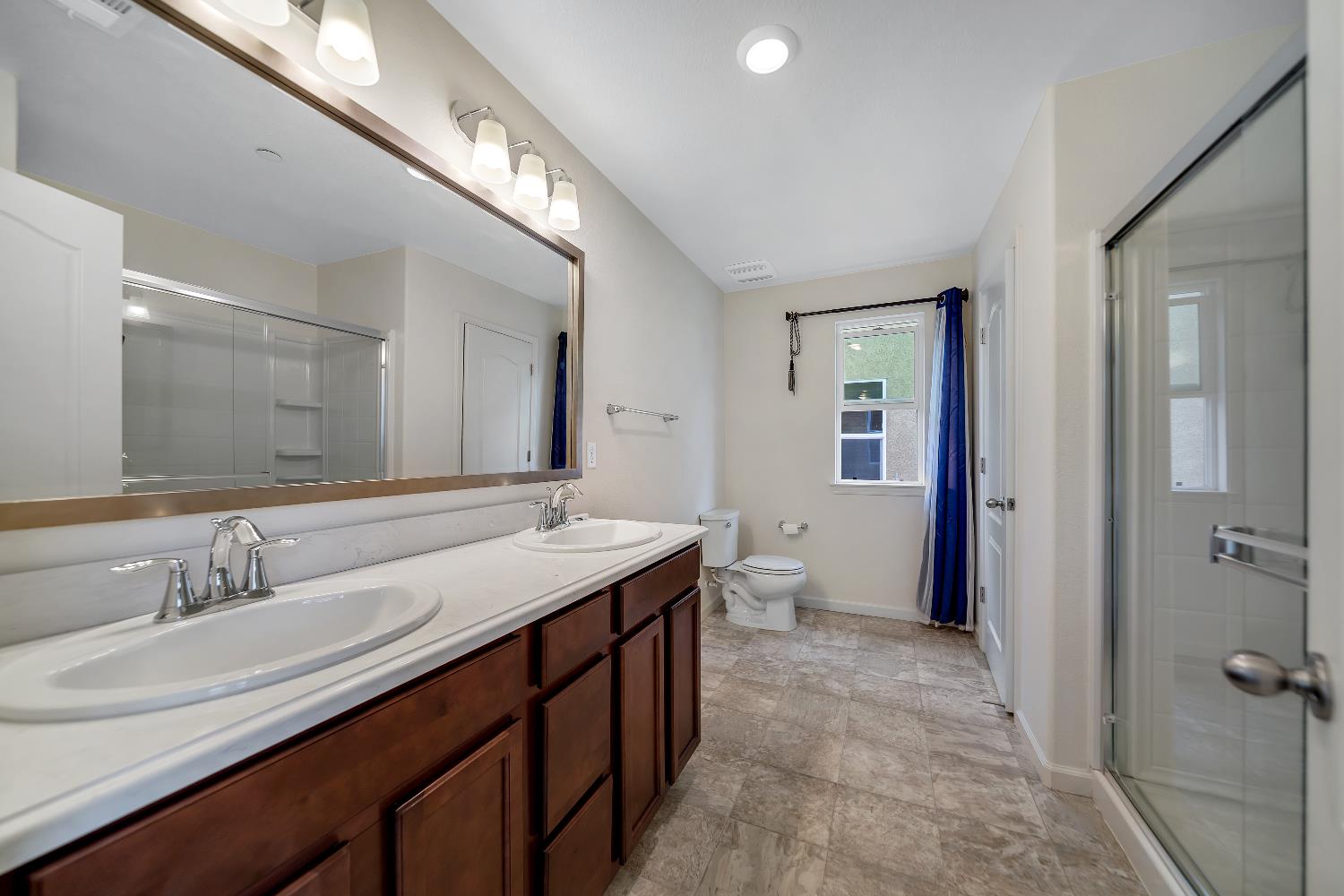 815 Starke Dr, Ceres, CA 95307