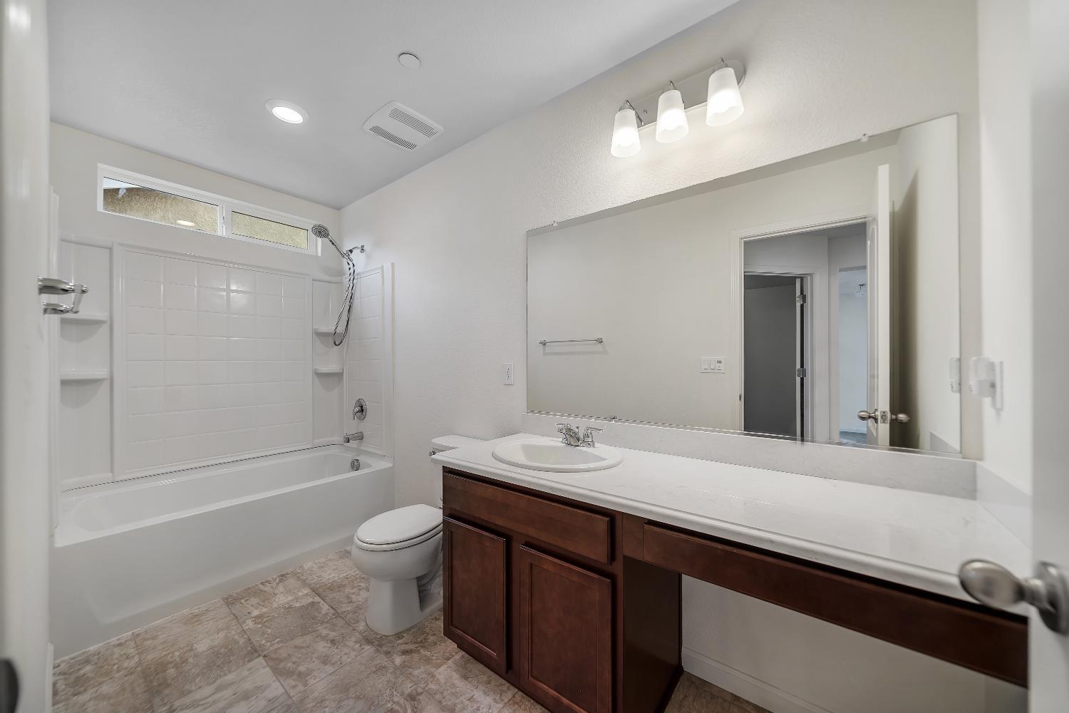 815 Starke Dr, Ceres, CA 95307