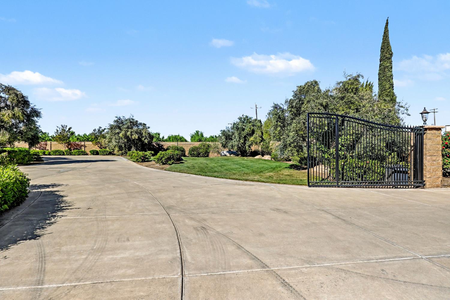 8499 Monte Cristo Ave, Livingston, CA 95334