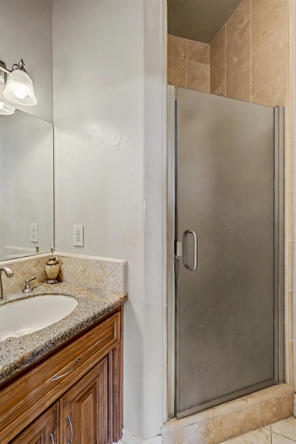 8499 Monte Cristo Ave, Livingston, CA 95334