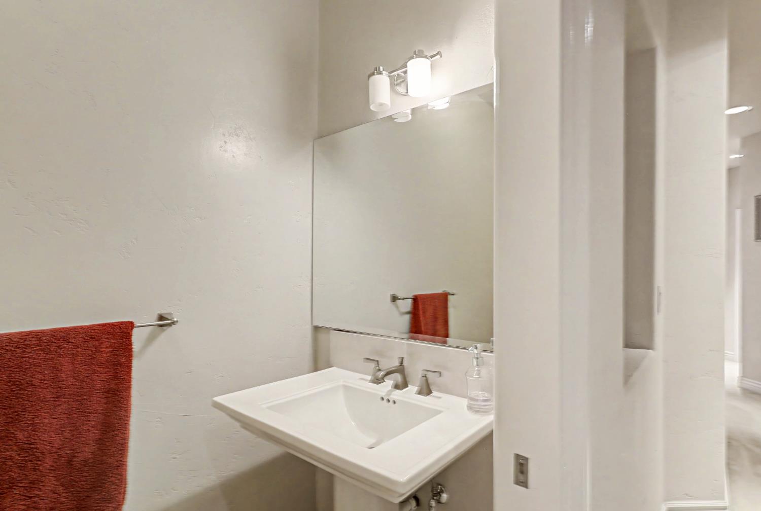 8499 Monte Cristo Ave, Livingston, CA 95334