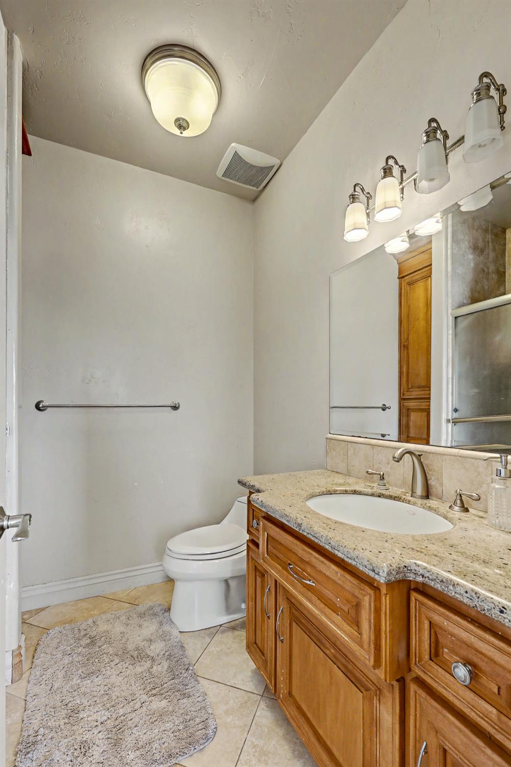 8499 Monte Cristo Ave, Livingston, CA 95334