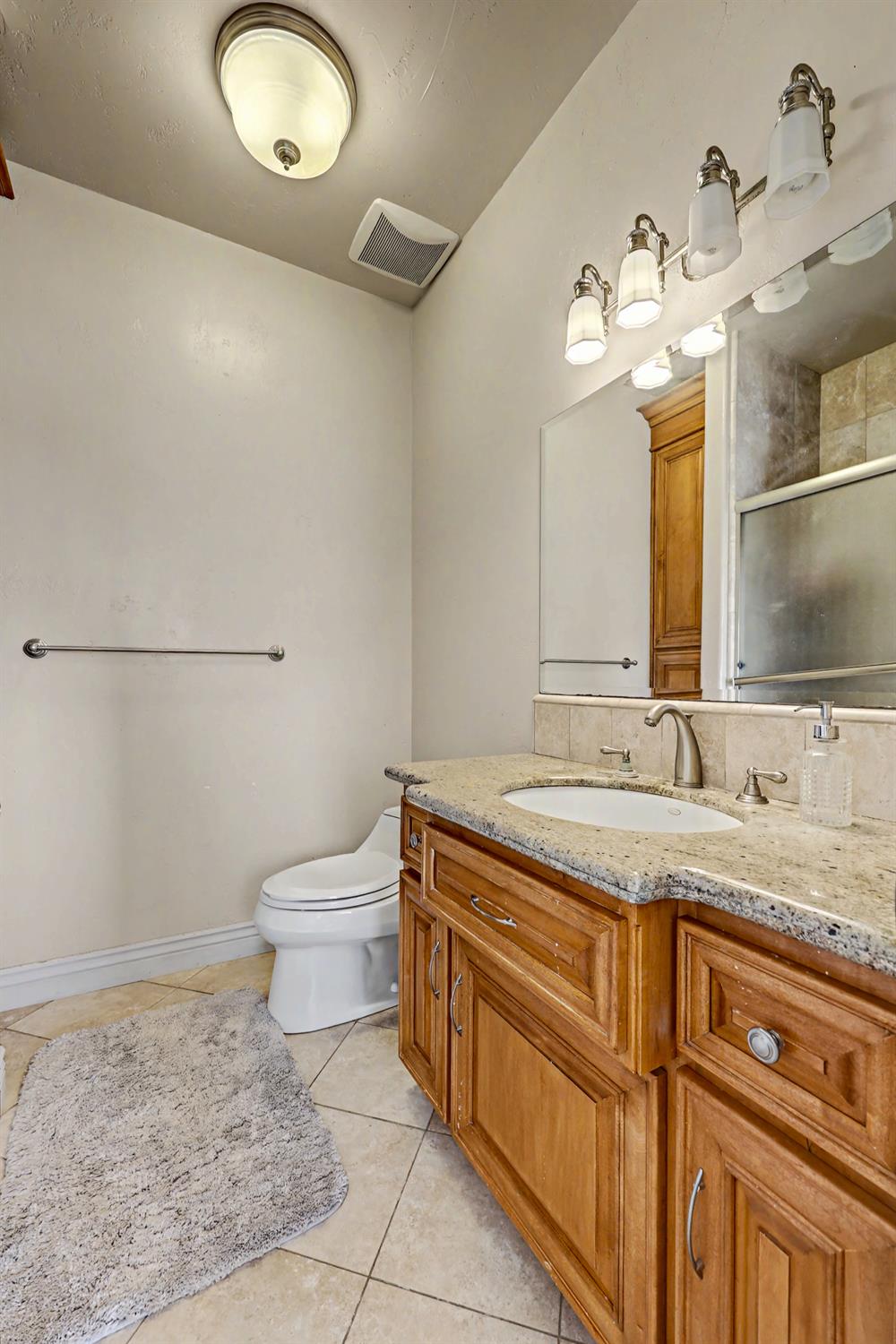 8499 Monte Cristo Ave, Livingston, CA 95334