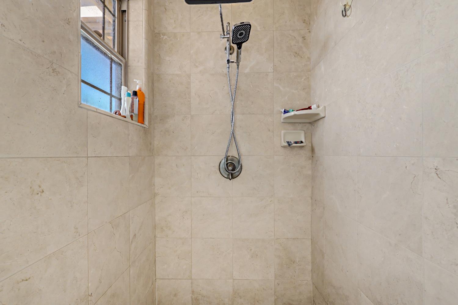 8499 Monte Cristo Ave, Livingston, CA 95334