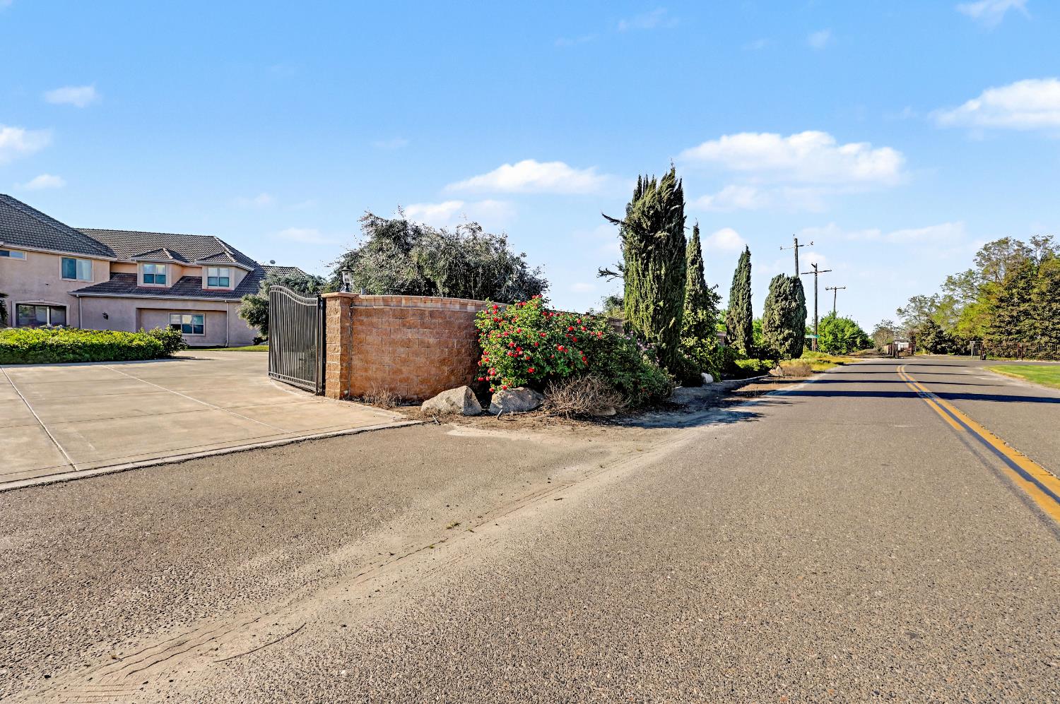 8499 Monte Cristo Ave, Livingston, CA 95334