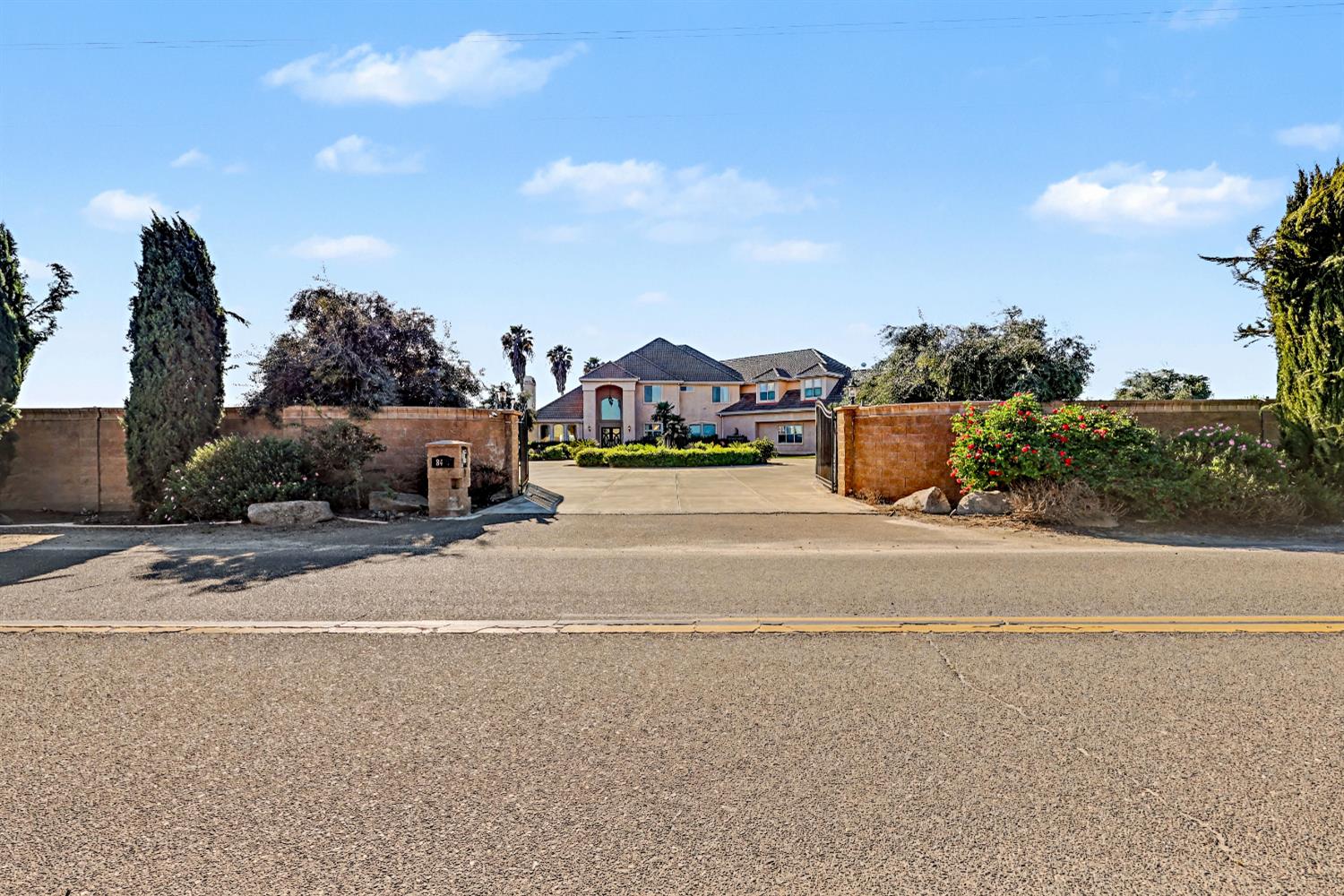 8499 Monte Cristo Ave, Livingston, CA 95334