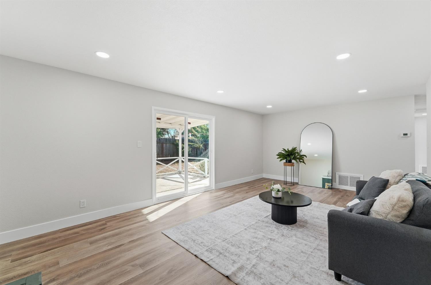 1626 Vicksburg St, Modesto, CA 95351