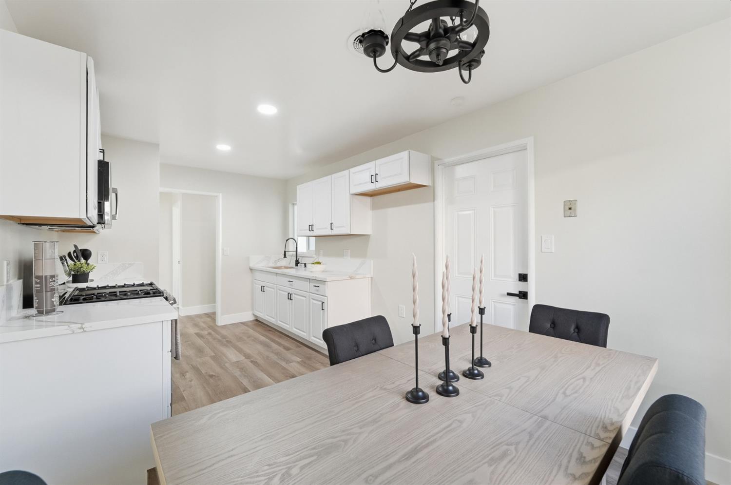 1626 Vicksburg St, Modesto, CA 95351