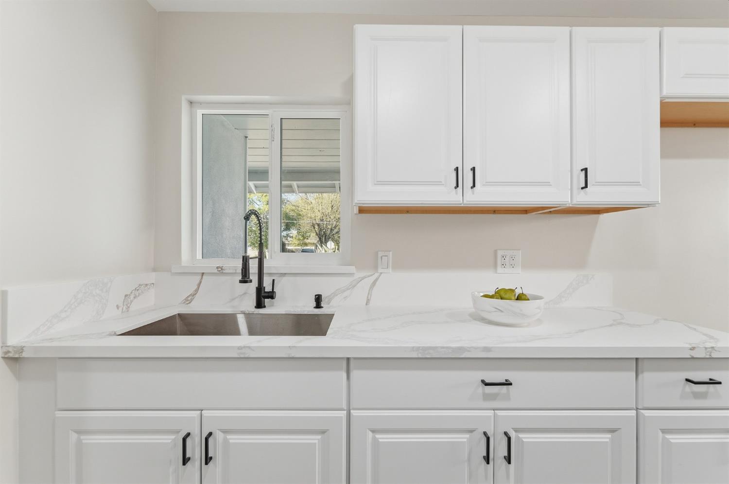 1626 Vicksburg St, Modesto, CA 95351