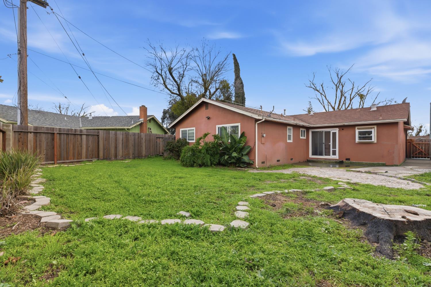 3432 Colonial Dr, Modesto, CA 95350