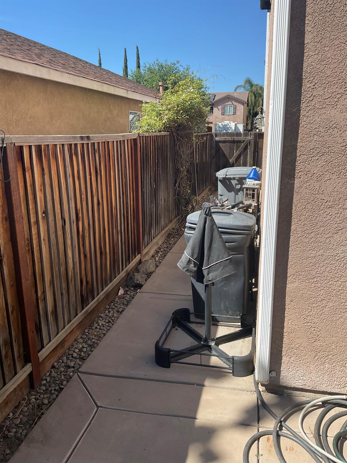 1880 Lane Ct, Los Banos, CA 93635