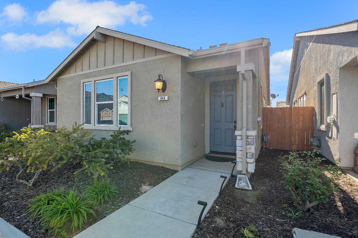 844 Castellona Dr, Newman, CA 95360