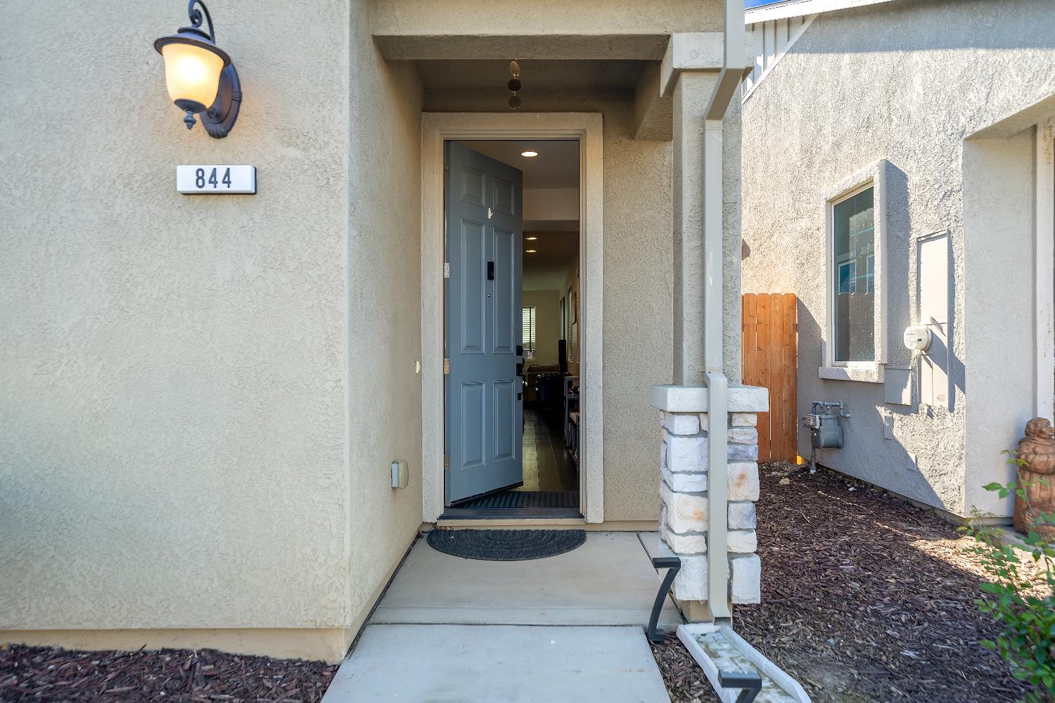 844 Castellona Dr, Newman, CA 95360