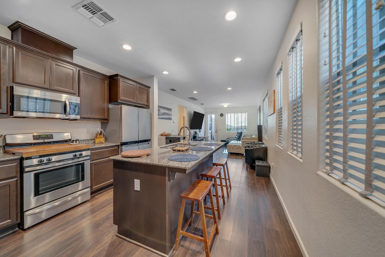 844 Castellona Dr, Newman, CA 95360