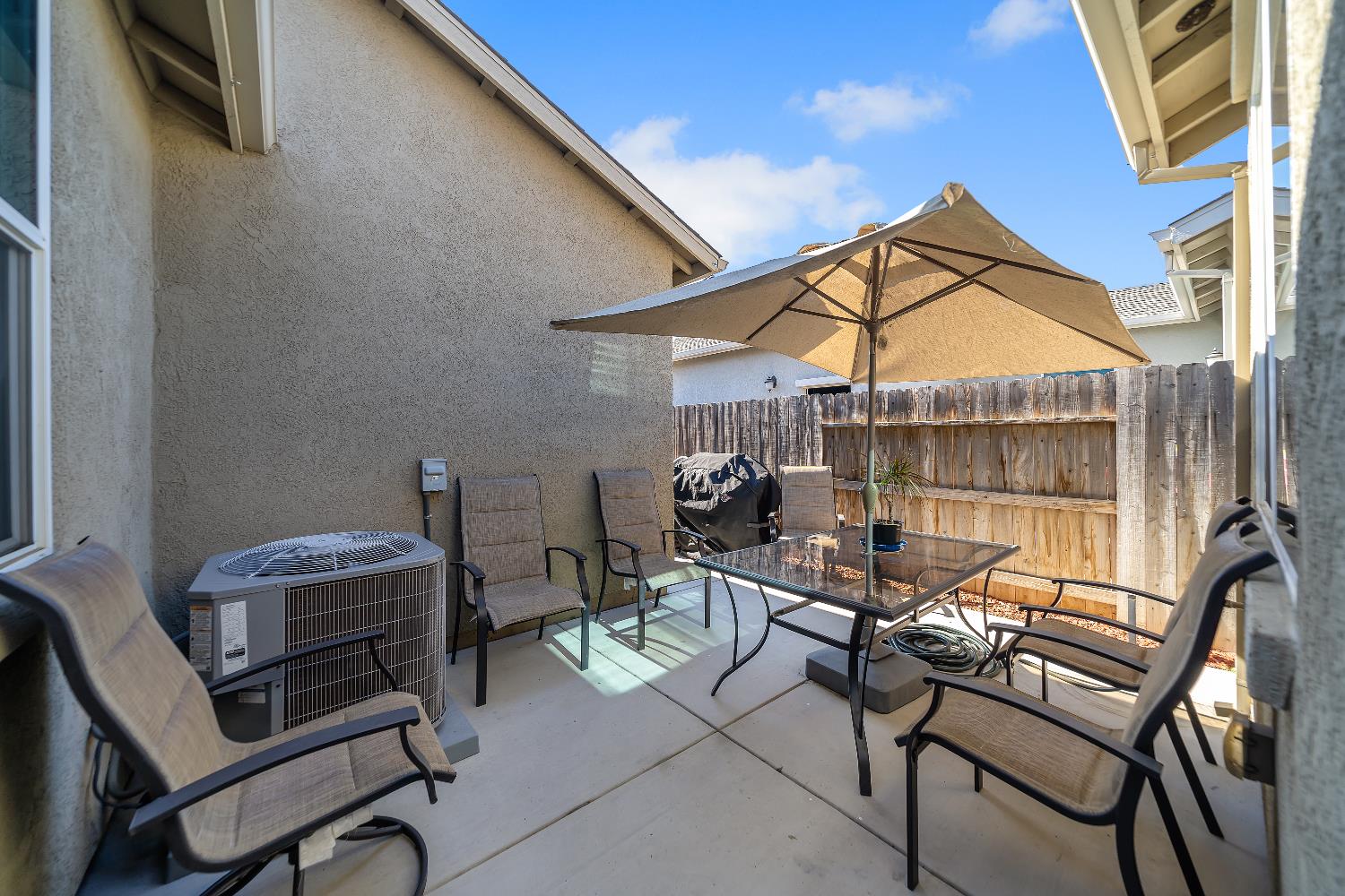 844 Castellona Dr, Newman, CA 95360