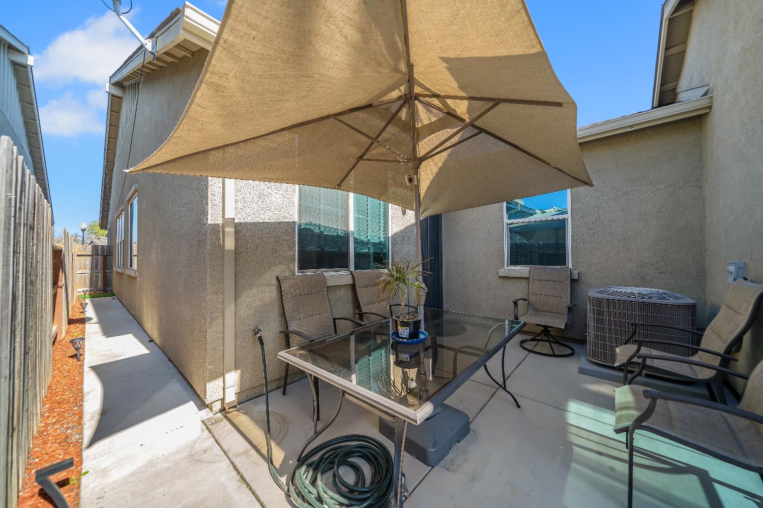 844 Castellona Dr, Newman, CA 95360