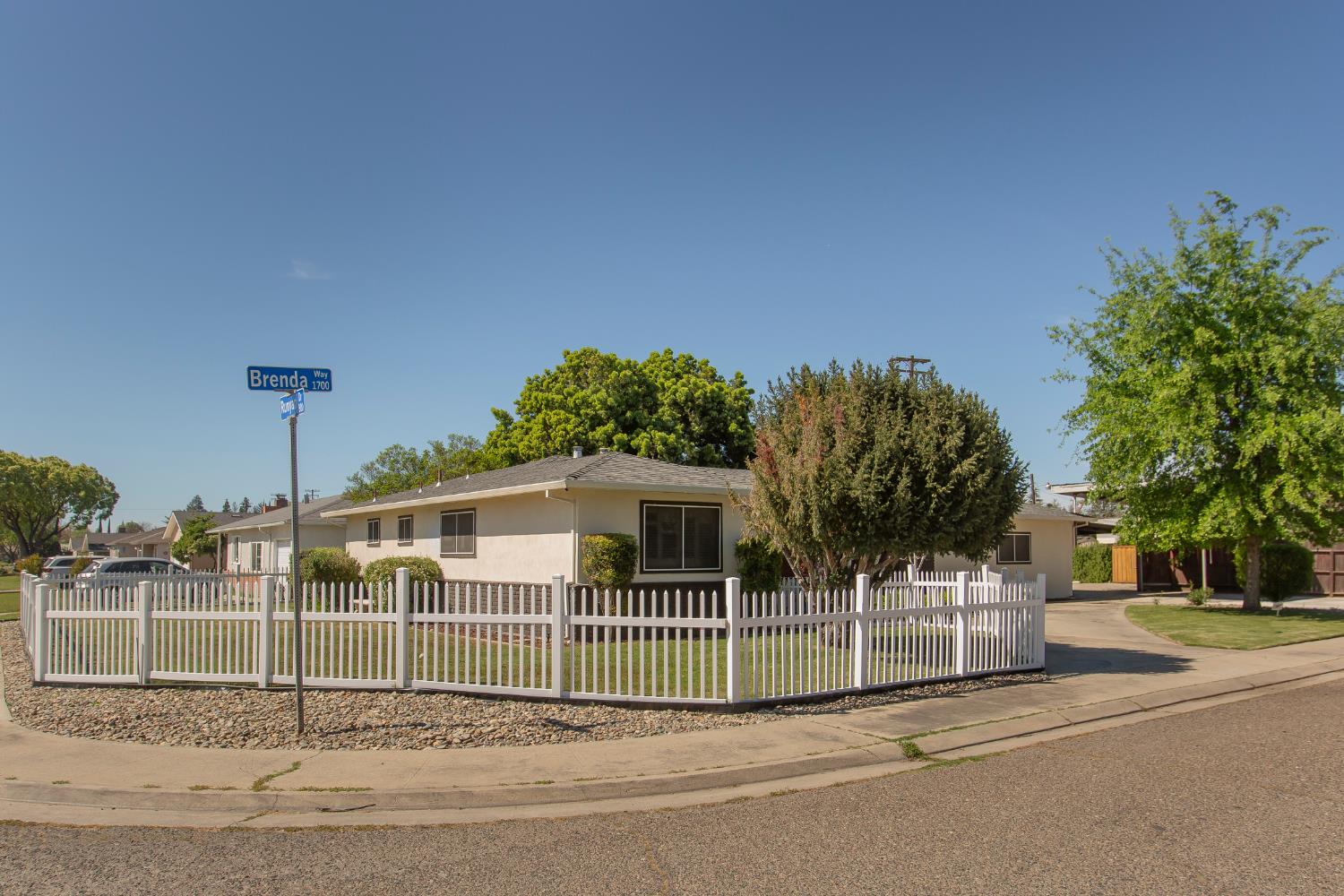 1709 Brenda Way, Turlock, CA 95382