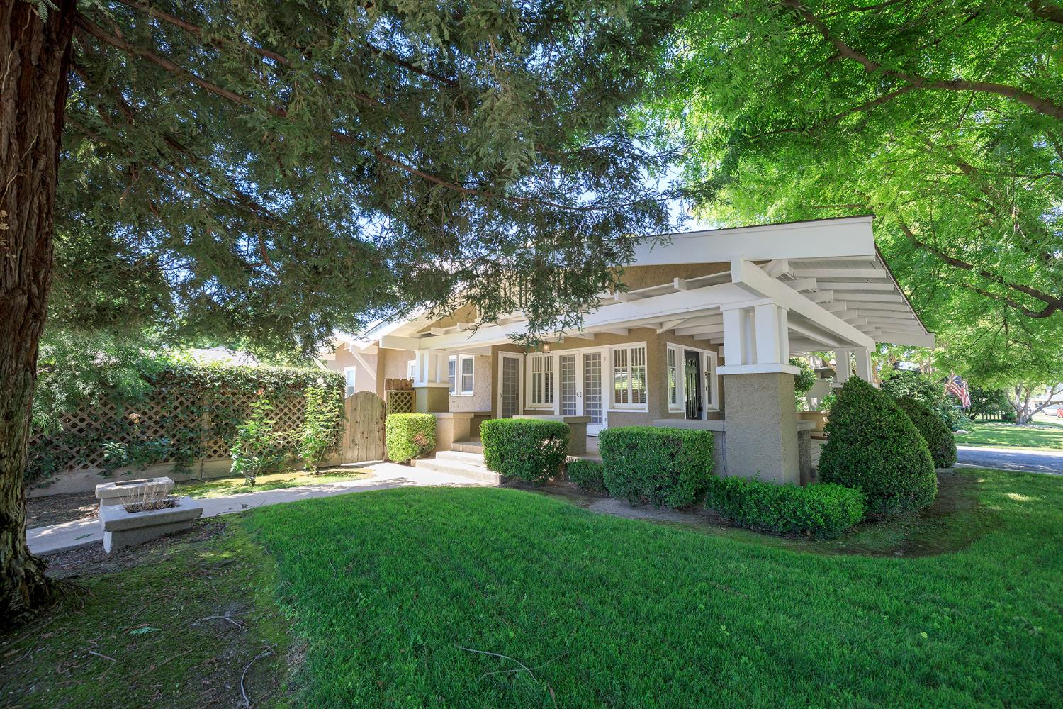 306 California Ave, Oakdale, CA 95361