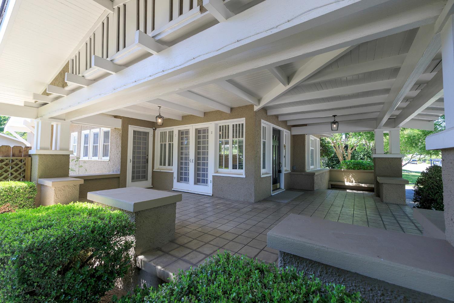 306 California Ave, Oakdale, CA 95361