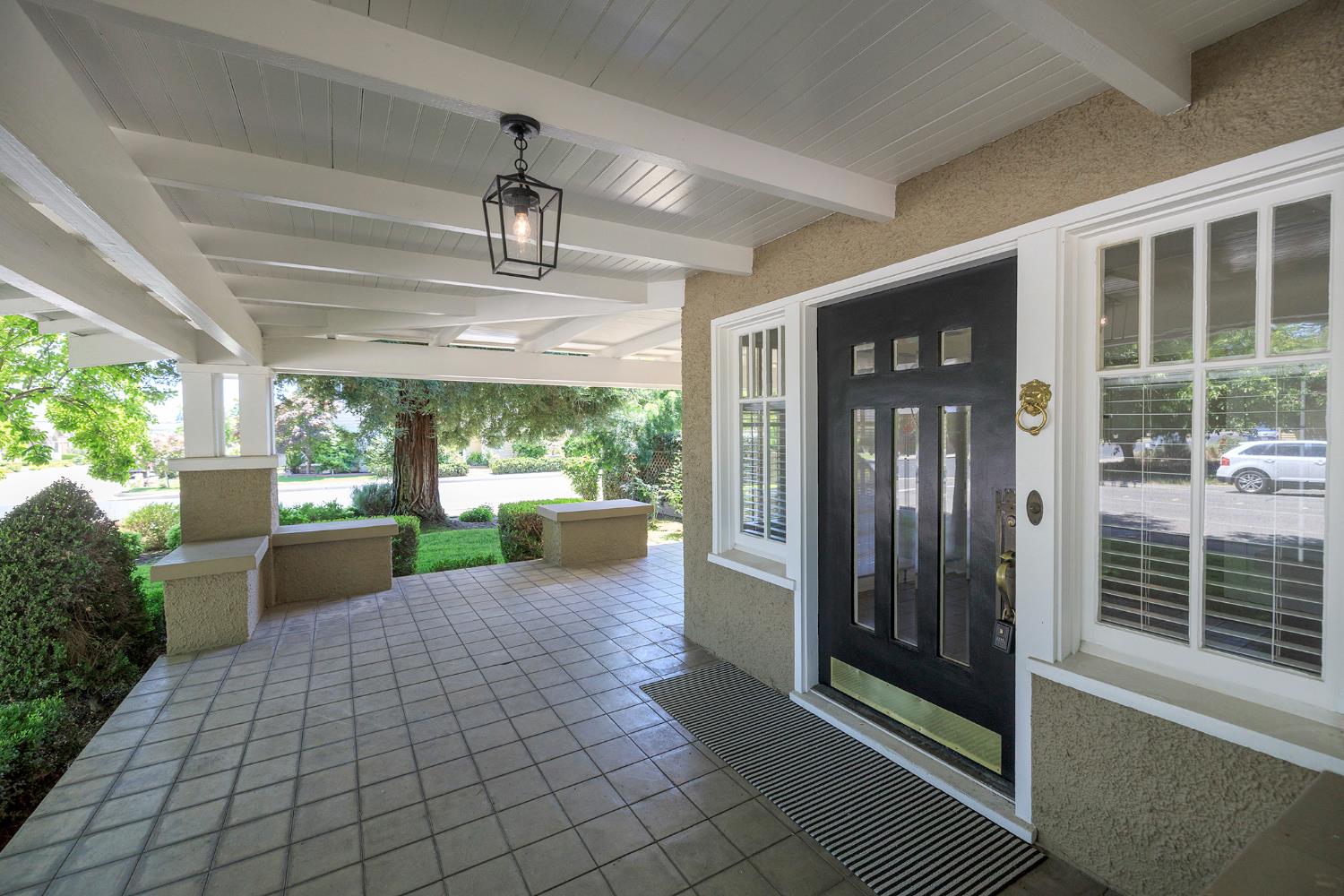 306 California Ave, Oakdale, CA 95361