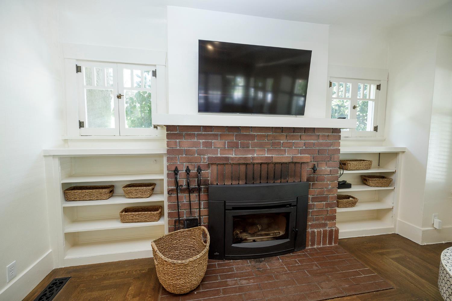306 California Ave, Oakdale, CA 95361