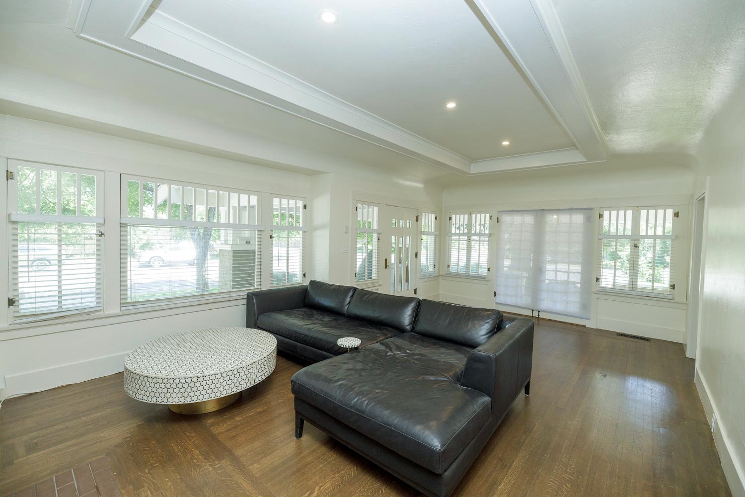 306 California Ave, Oakdale, CA 95361