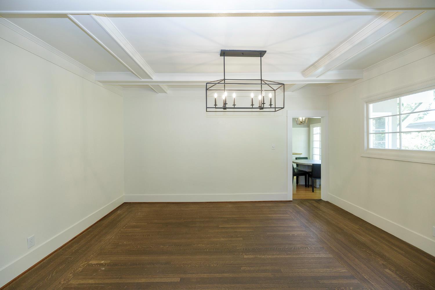 306 California Ave, Oakdale, CA 95361