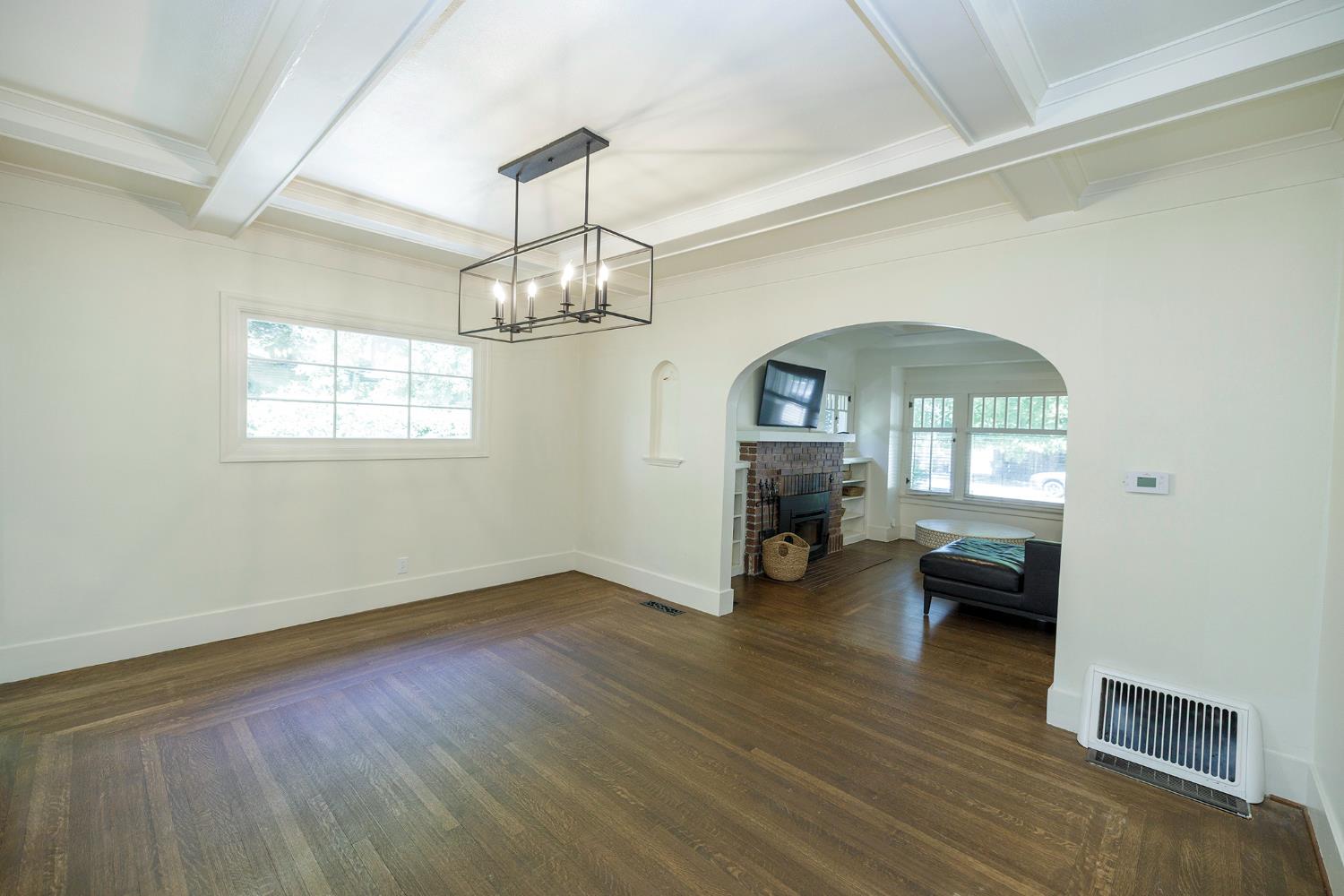 306 California Ave, Oakdale, CA 95361