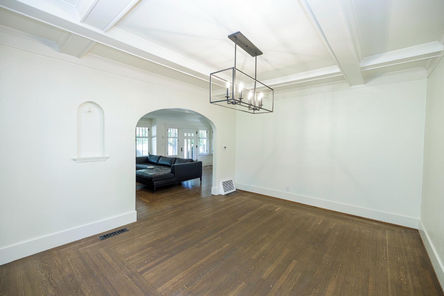 306 California Ave, Oakdale, CA 95361