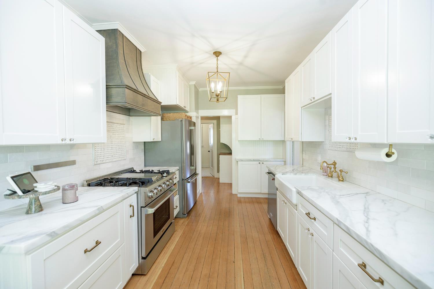 306 California Ave, Oakdale, CA 95361