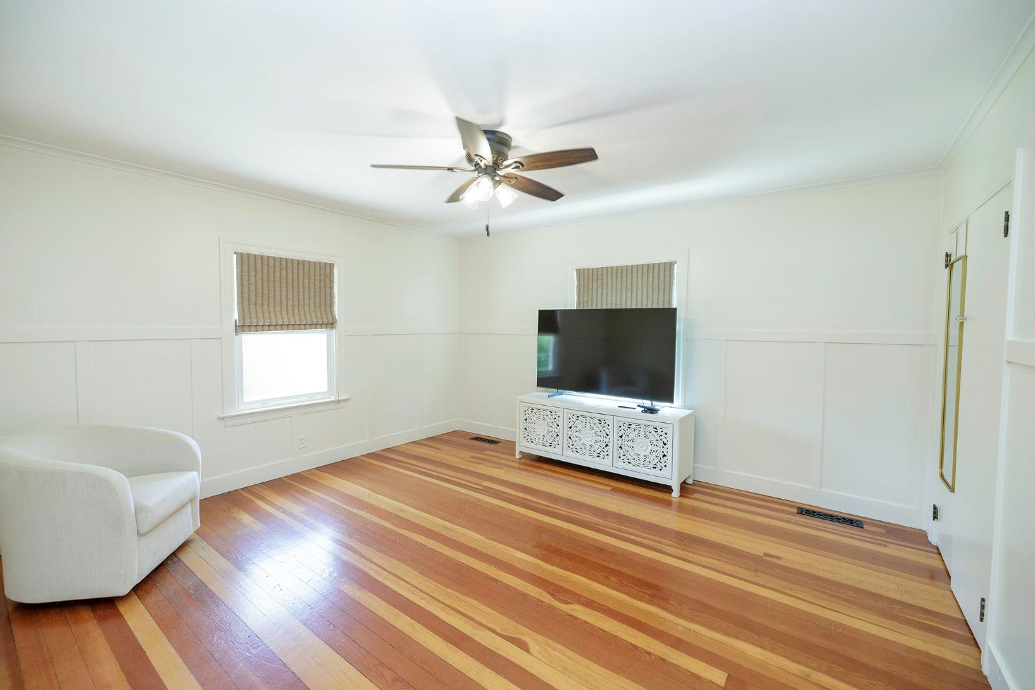 306 California Ave, Oakdale, CA 95361