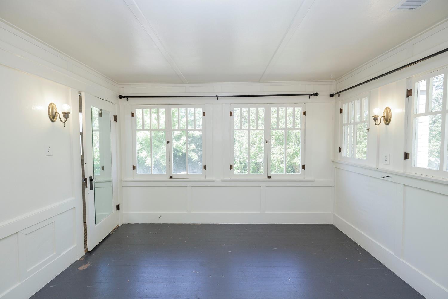 306 California Ave, Oakdale, CA 95361