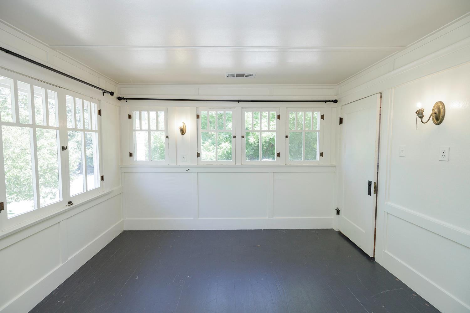 306 California Ave, Oakdale, CA 95361